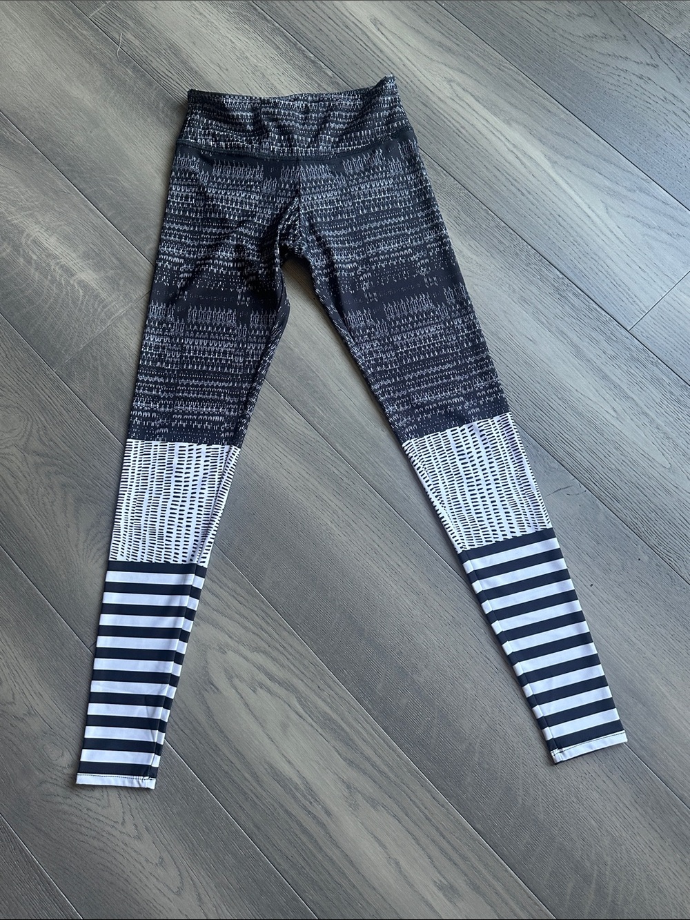 Onzie Black and White Speckled Active Leggings